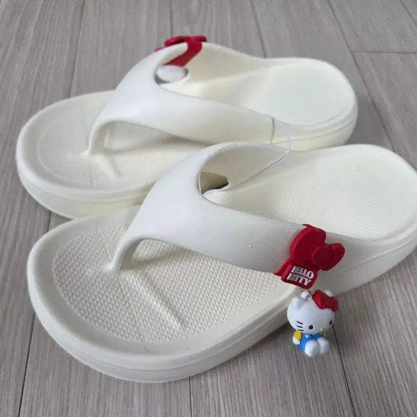 [BUNJANG] Hello Kitty White Flip-Flops 250mm / 헬로키티 흰색 쪼리 250mm