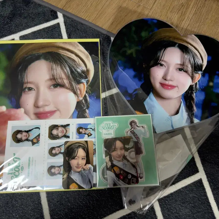 [BUNJANG] IVE GAEUL IVE SCOUT Photokit Uchiwa Acrylic Set / 아이브 가을 팬콘 아이브스카웃 포토키트 우치와 아크릴 셋트