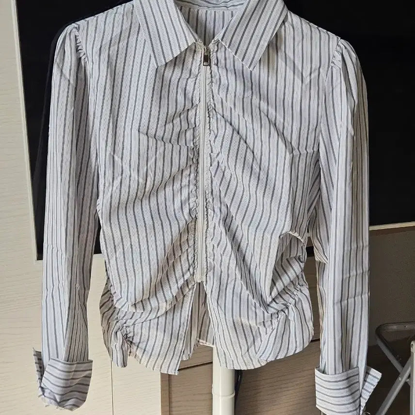 [BUNJANG] Stripe Shirring Windbreaker Zip-Up / 스트라이프 셔츠 집업