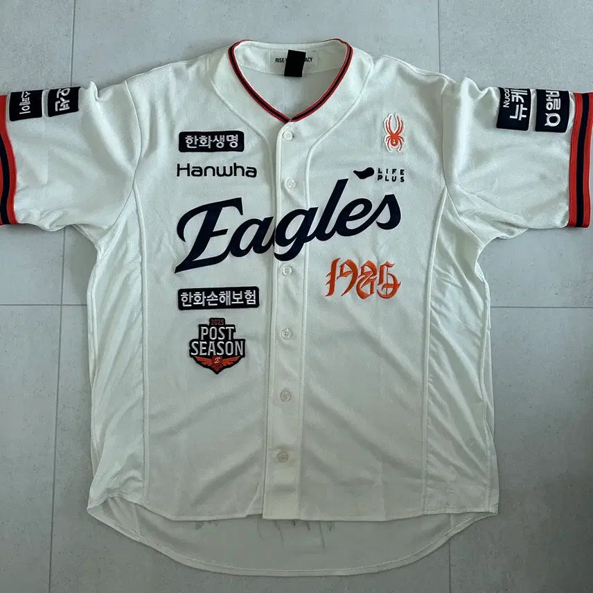 [BUNJANG] Hanwha Eagles 40th Anniversary Legacy Baseball Jersey (115 size, Ryu Hyun-jin Signed, Postseason Patch) / (교환) 한화 40주년 레거시 유니폼 115 -> 120