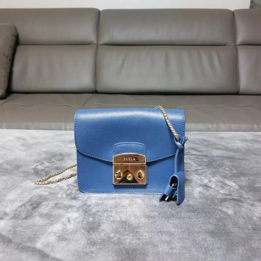 [BUNJANG] FURLA Genuine Leather Crossbody Bag / 훌라 크로스백