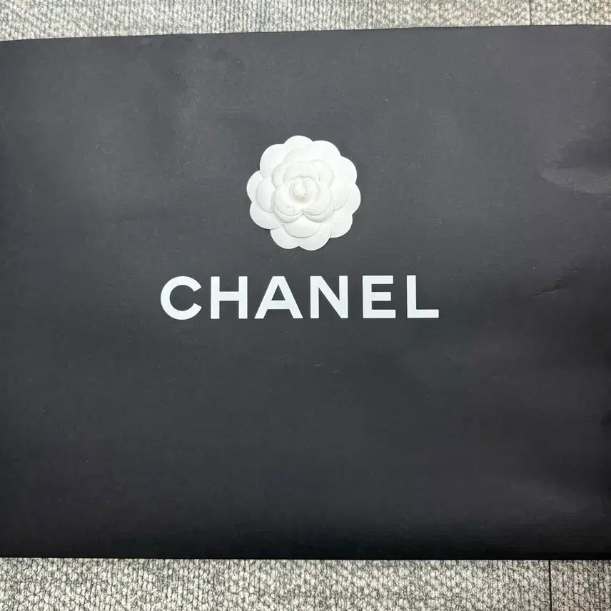 [BUNJANG] Chanel Authentic Shopping Bag with Camellia & Ribbon / 샤넬 Chanel 정품 쇼핑백 까멜리아 리본 25백 클래식 클똑 지퍼돌이