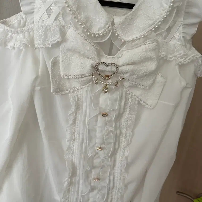[BUNJANG] Liz Lisa Big Ribbon Off-Shoulder Blouse White / 교판) 리즈리사 빅리본 오프숄더 블라우스 긴팔 화이트