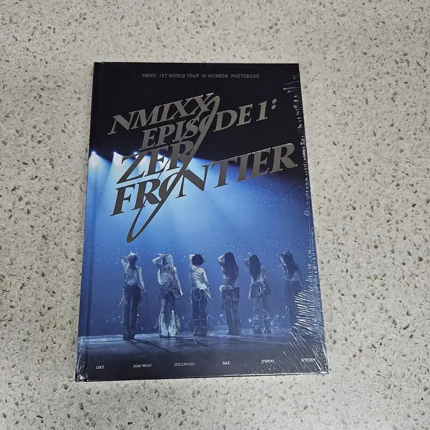 [BUNJANG] NMIXX World Tour Incheon Concert Zerø Frontier Photobook (Sealed) / 엔믹스 월드투어 인천 콘서트 포토북 미개봉 제로 프론티어