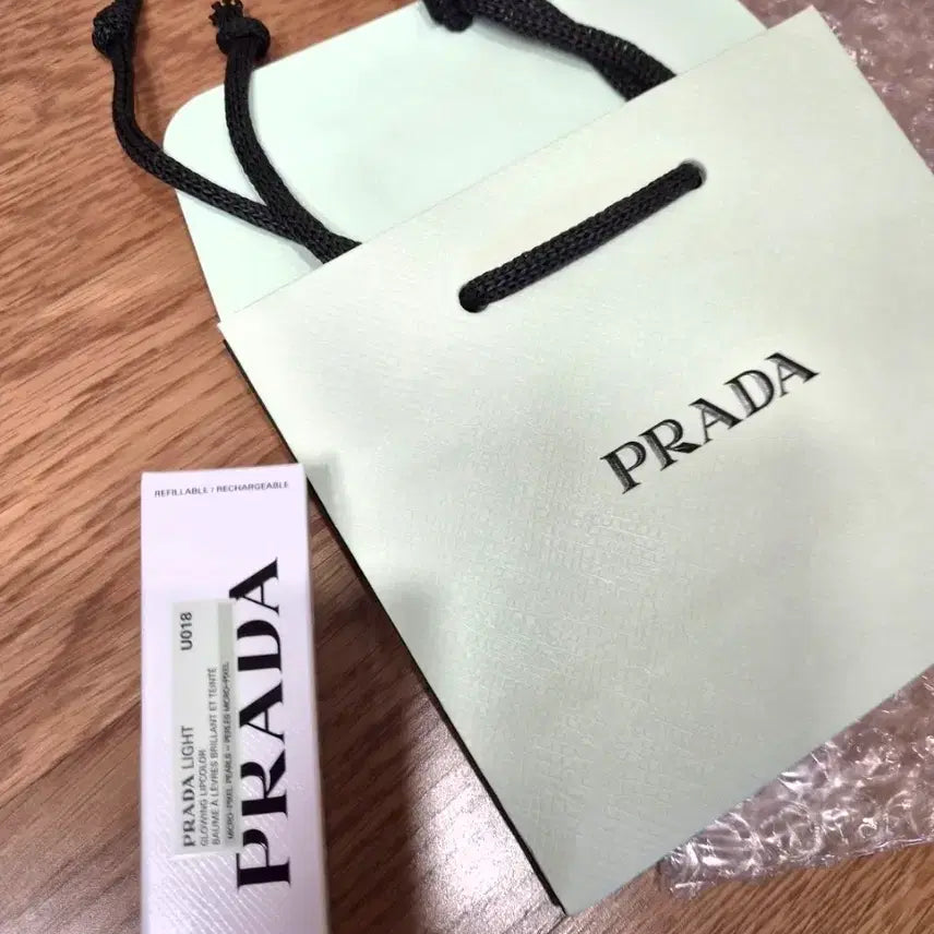 [BUNJANG] Prada Lip Color Glow Lipstick U018 Pink / 프라다 립컬러 글로우 립스틱 U018 PINK
