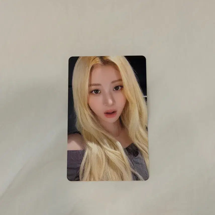 [BUNJANG] LE SSERAFIM Huh Yunjin Pure Mute: FEARLESS Photocard / 르세라핌 투어 퓨어플로우 윤진 포카