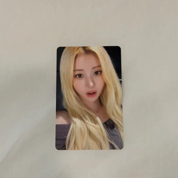 [BUNJANG] LE SSERAFIM Huh Yunjin Pure Mute: FEARLESS Photocard / 르세라핌 투어 퓨어플로우 윤진 포카