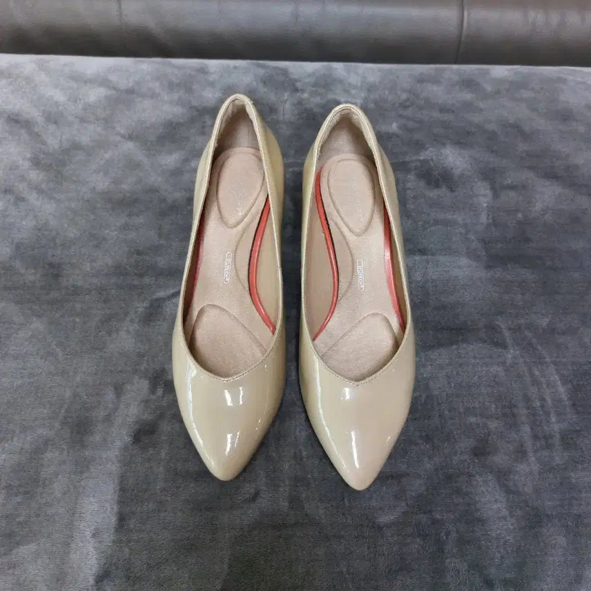 [BUNJANG] Rockport Women's Beige Patent Leather Low-Heeled Shoes (235) / (235)락포트