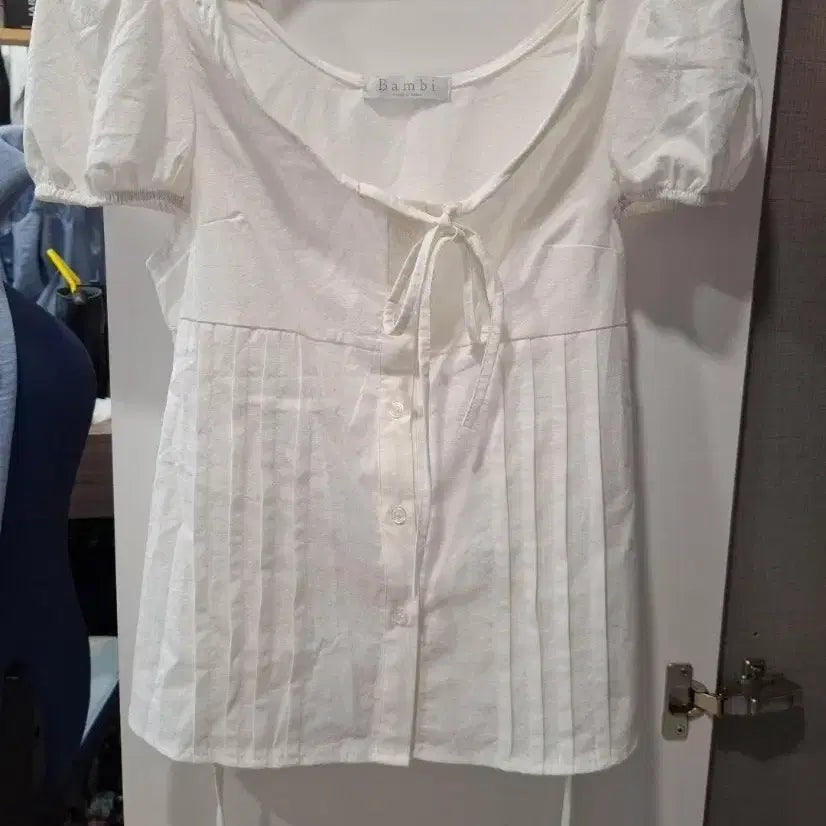[BUNJANG] Bambi Puff Sleeve Shirring Short Sleeve Blouse / Bambi 퍼프 소매 셔링 반팔 블라우스(새상품)