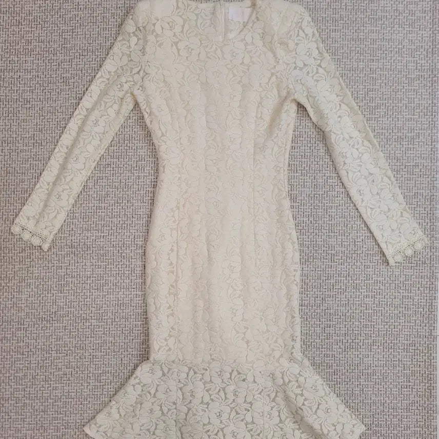 [BUNJANG] Dint Lace Mermaid Dress Ivory / 딘트 레이스 머메이드 드레스 아이보리