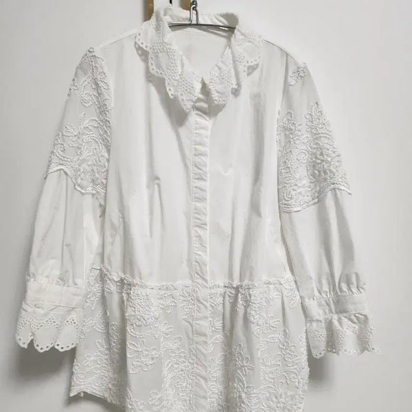[BUNJANG] Embroidered Punch Blouse / 자수펀칭블라(1회착용)