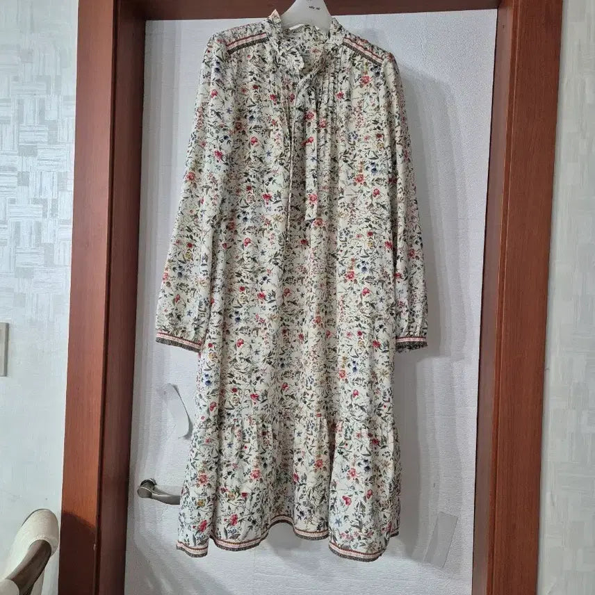 [BUNJANG] Thursday Island Floral Pattern Long Dress / 써쓰데이아일랜드 원피스