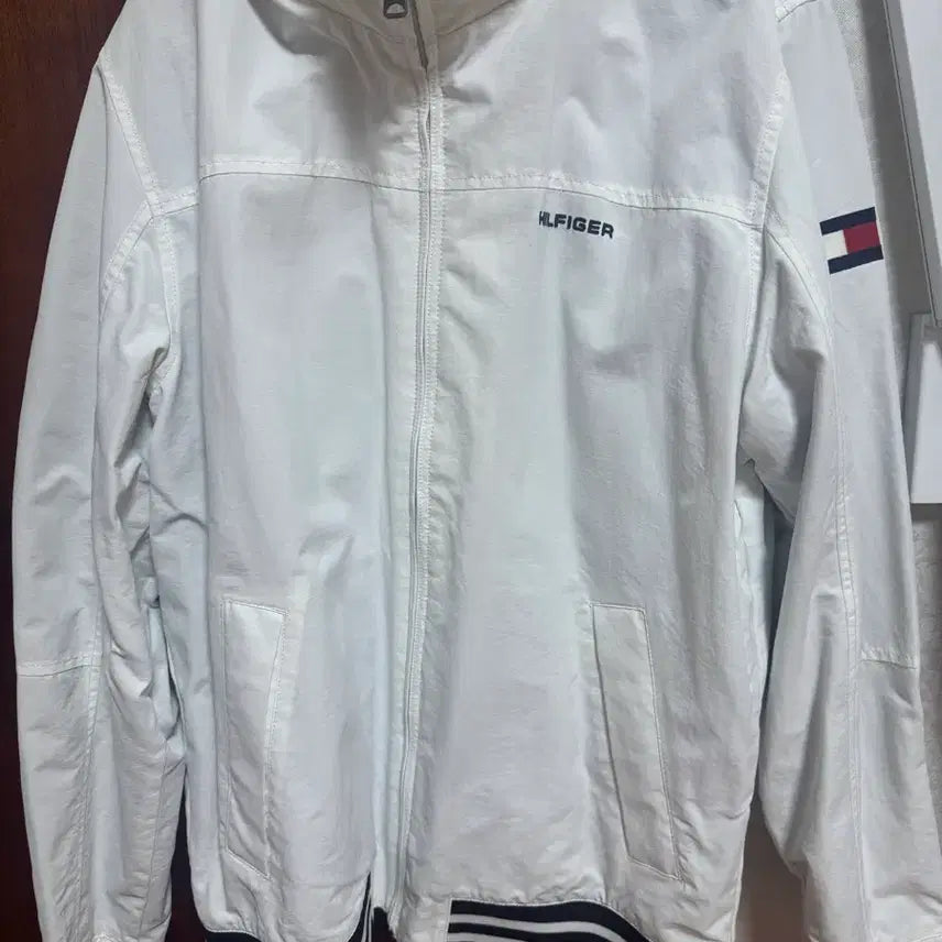[BUNJANG] Tommy Hilfiger Windbreaker Jacket - Size M / 타미힐피거 바람막이 M