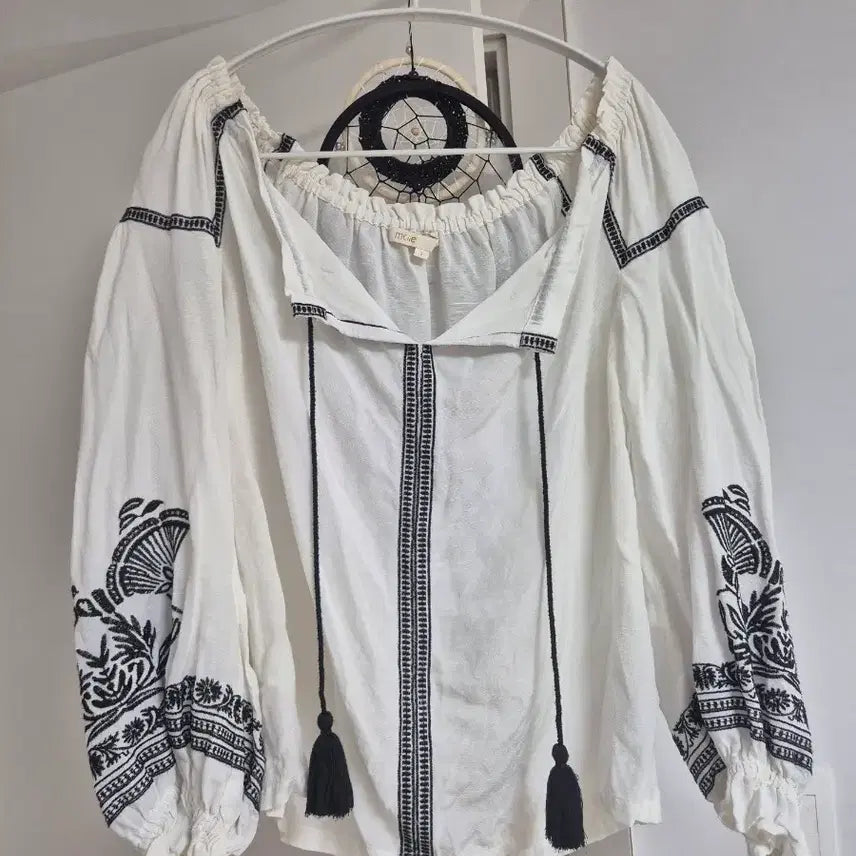 [BUNJANG] Maje Embroidered Ethnic Blouse Size 1 / 마쥬 maje 정품 자수 에스닉 블라우스 1사이즈