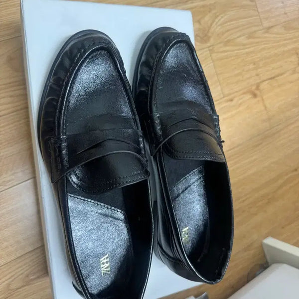 [BUNJANG] Zara Women's Black Patent Loafers / 자라 신발