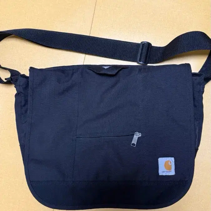 [BUNJANG] Carhartt Black Messenger Bag / 칼하트 블랙 메신저백 크로스백