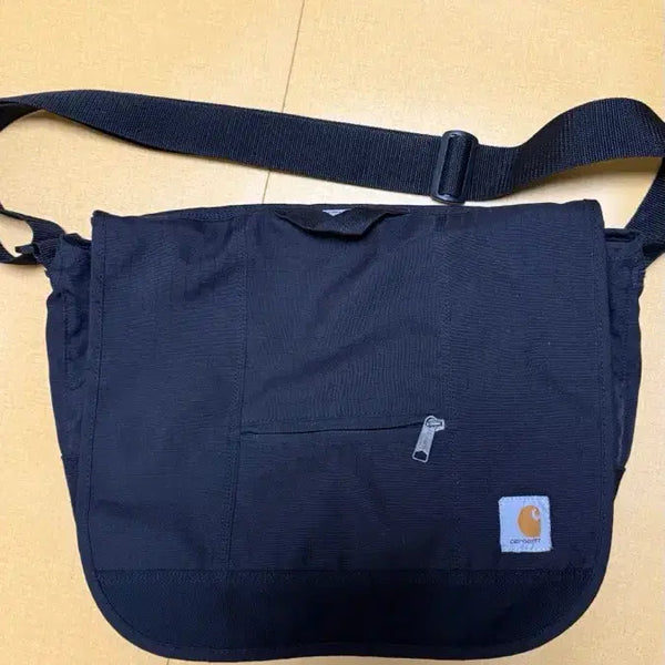 [BUNJANG] Carhartt Black Messenger Bag / 칼하트 블랙 메신저백 크로스백