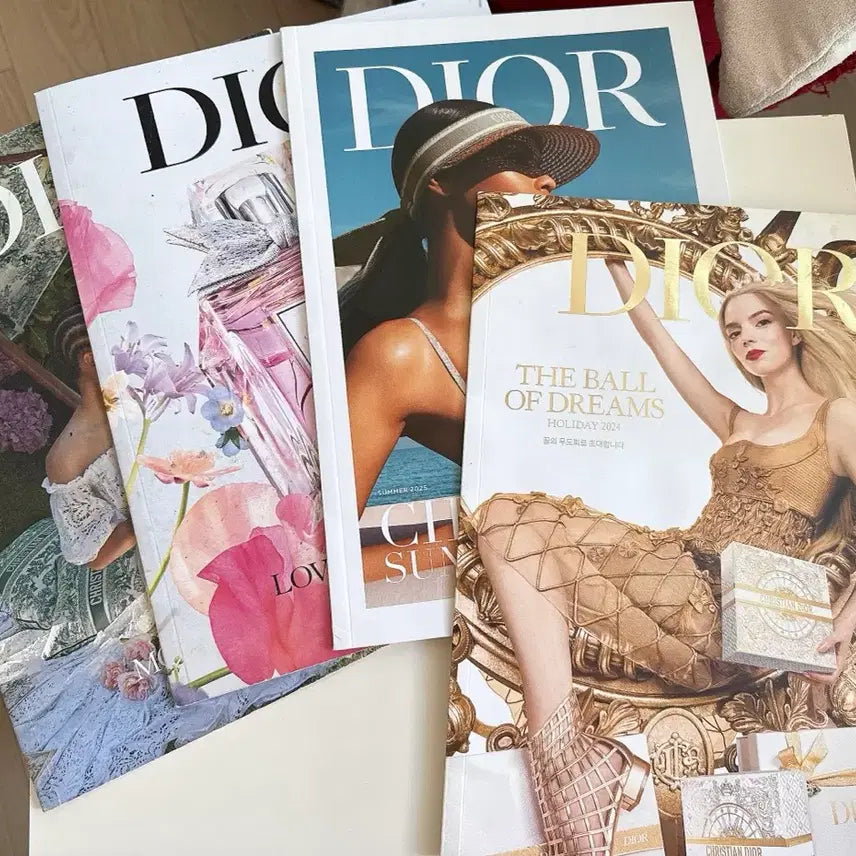 [BUNJANG] Dior Magazine Collection (4 Volumes) / DIOR 매거진4권.