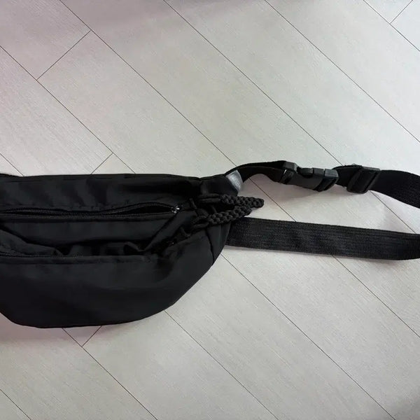 [BUNJANG] Black Crossbody Bag / 블랙 크로스백
