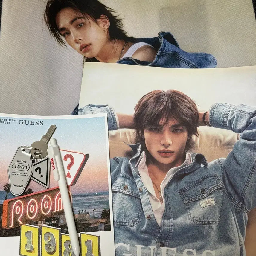 [BUNJANG] Stray Kids HyunJin Guess Seongsu Pop-Up Catalog, Tarp Bag, Keyring, and Ballpoint Pen Set / 게스 성수 팝업 현진 카탈로그+타포린백+키링+볼펜