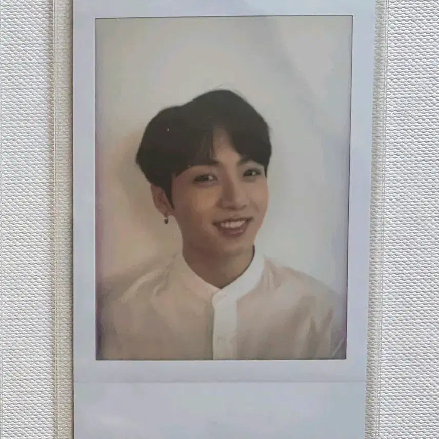 [BUNJANG] BTS Jungkook Japanese Yahoo WiFi Event Autographed Polaroid / 방탄 일본 야후 와이파이 이벤 당첨 폴라 정국