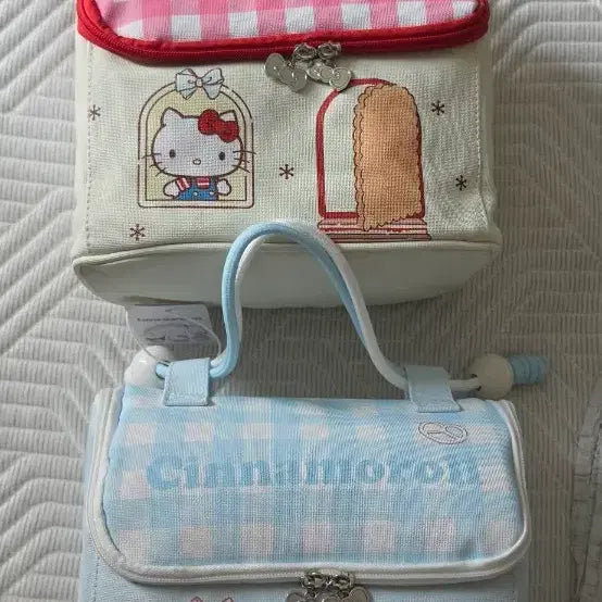 [BUNJANG] Hello Kitty & Cinnamoroll Insulated Pouch - Pink Check & Blue Check / 헬로키티 보냉 파우치 핑크 체크,  시나모롤 보냉파우치 블루체크