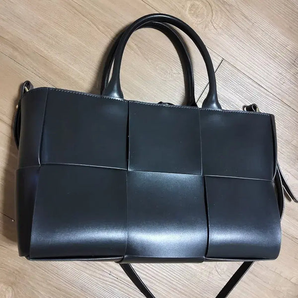 [BUNJANG] Black Patterned Square Cowhide Leather Tote Bag / 패턴 사각 소가죽 토드백 가로33cm