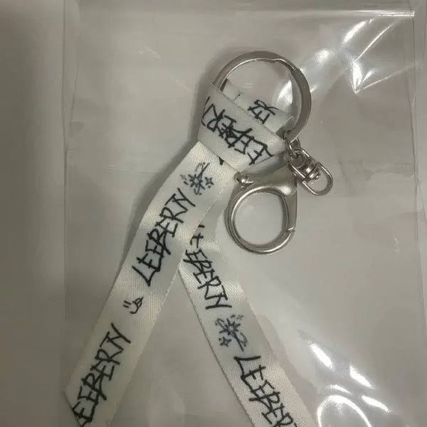 [BUNJANG] Lee Junyoung Liberty Keychain Strap White / 이준영 리버티 열쇠고리 스트랩 화이트 원가양도