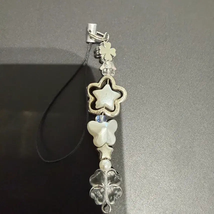 [BUNJANG] White Silver Handmade Keyring with Star, Butterfly, and Clover Charms / 화이트 실버 핸드메이드 키링