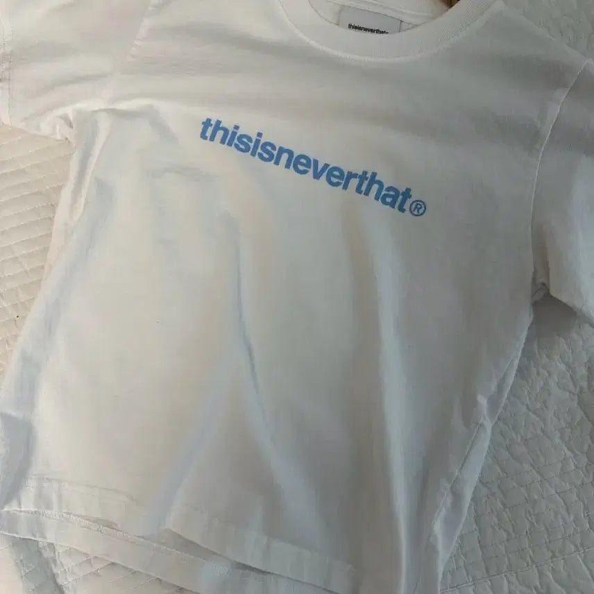 [BUNJANG] thisisneverthat White Short Sleeve T-Shirt with Blue Logo / 디스이즈네버댓 반팔