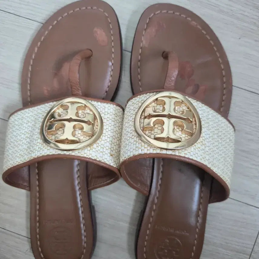 [BUNJANG] Tory Burch Rattan Flip-Flop Sandals (Brown) / 토리버치 쪼리 샌들 (브라운/라탄)