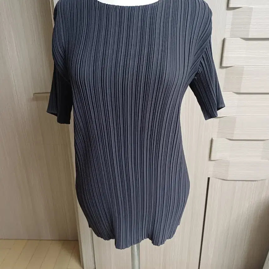 [BUNJANG] Dark Gray Pleated Short Sleeve T-Shirt / 플리츠 반팔 티셔츠 다크 그레이