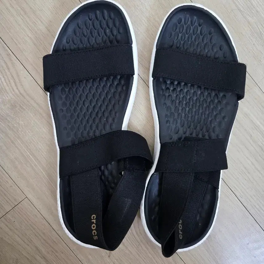 [BUNJANG] Crocs Black Strap Sandals Size 7 (US Men 7/Women 9) / 크록스 블랙 스트랩 샌들 7사이즈