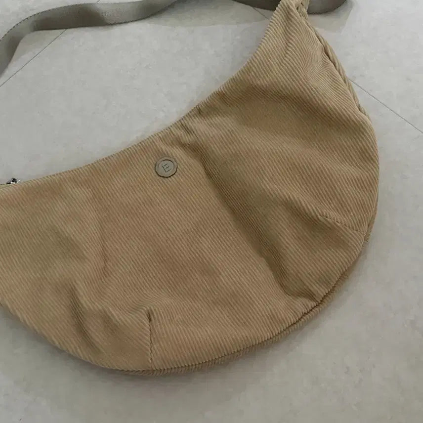 [BUNJANG] MinuteMute Corduroy Clo Waist Shoulder Bag Beige Latte L / 미닛뮤트 코듀로이 클로 웨이스트 숄더백 베이지 라떼 L