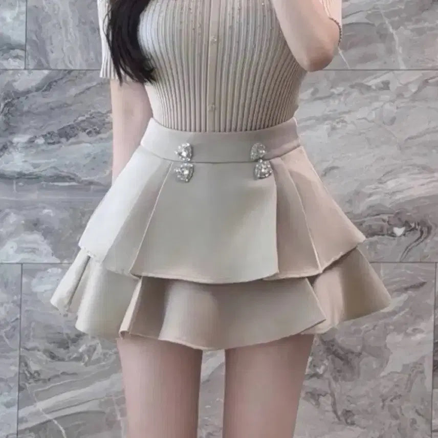 [BUNJANG] Imported Silk Fabric Mini Skirt Pants with Cubic Buttons / 수입의류) 실크원단 큐빅단추 미니 스커트바지