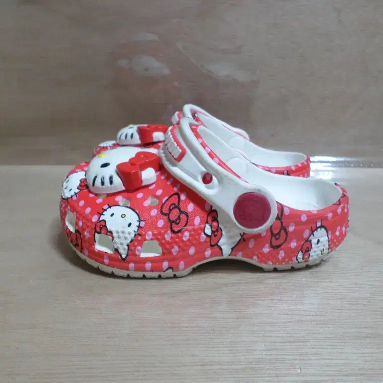 [BUNJANG] Crocs Hello Kitty Sandals (Junior/Kids Size 260) / 후루룩구제2 130 크록스 키티 샌들 슬리퍼 주니어 키즈260712