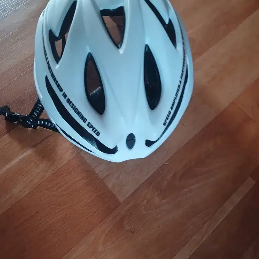 [BUNJANG] White Bicycle Helmet / 자전거 헬멧 화이트