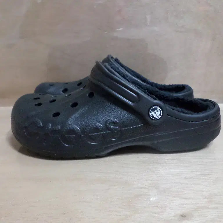 [BUNJANG] Crocs Lined Sandals (Black) / 후루룩구제2 250 크록스 털슬리퍼 샌들 블랙 260712
