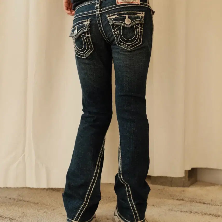 [BUNJANG] True Religion Joey Super T White Stitch Low Rise Bootcut Denim Pants / 트루릴리전 조이 슈퍼 티 로우라이즈 부츠컷 화이트스티치 데님 팬츠