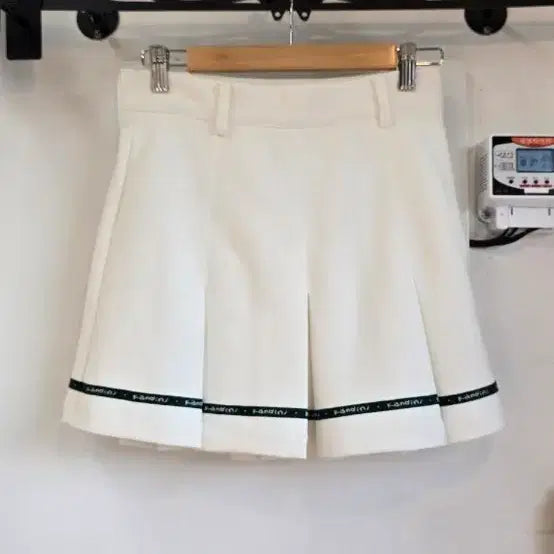 [BUNJANG] KANDINI Ivory Pocket Pleats Skirt M / 정품 66] 칸디니(KANDINI) 아이보리 포켓 플리츠 M 새제품