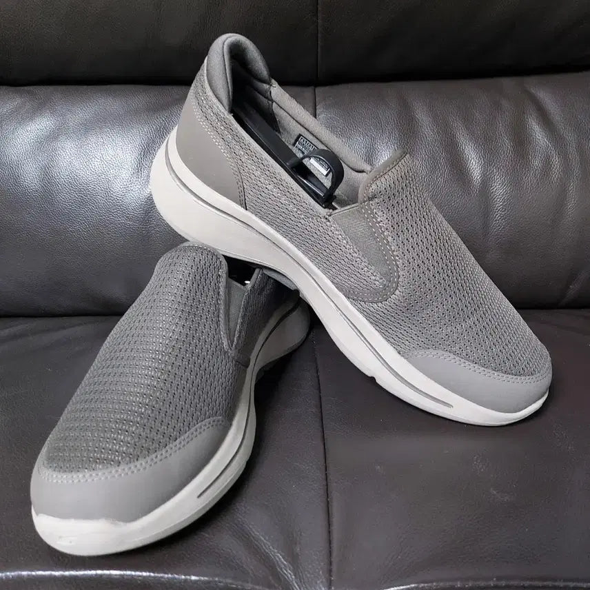[BUNJANG] Skechers Go Walk Arch Fit Slip-On Shoes (265-270mm) / 스케쳐스 고워크 아치핏 슬립온(265~270mm)
