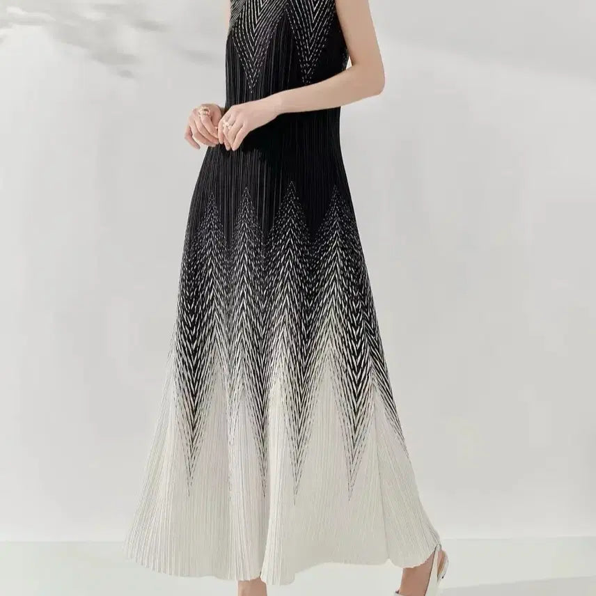 [BUNJANG] Pleated Long Dress Black White / 플리츠 원피스 블랙 화이트 롱 원피스 세련된. 원피스
