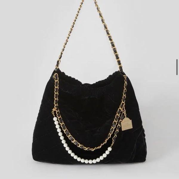 [BUNJANG] RueduGenie Velvet Quilting Small Hobo Bag Black with 20K Gold Charm and Pearl Strap / *새상품 뤼드유제니 벨벳 퀼팅 스몰 호보백 블랙&20k골드 참&진주스트랩