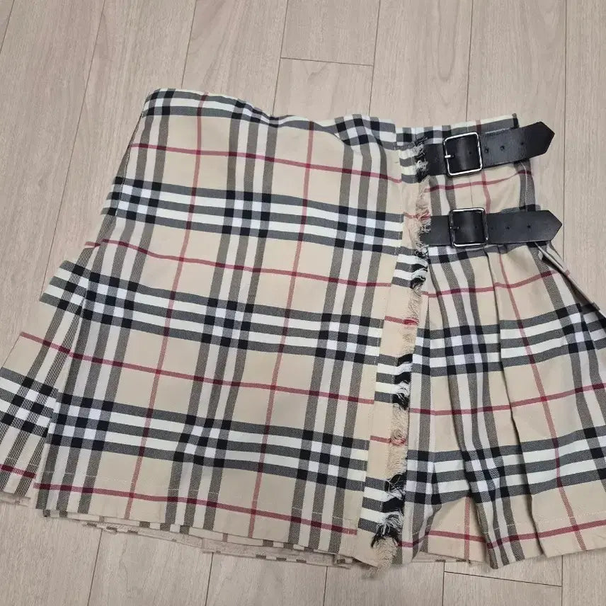 [BUNJANG] Burberry Buckle Check Wrap Skirt / 버버리 버클 체크 랩 스커트 정품