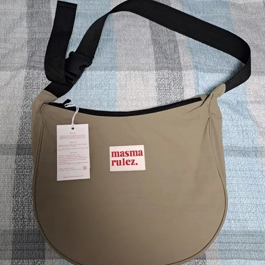 [BUNJANG] Mars Marls Half Moon Cross Bag Khaki Beige / 마스마룰즈 하프문 크로스백 카키 베이지
