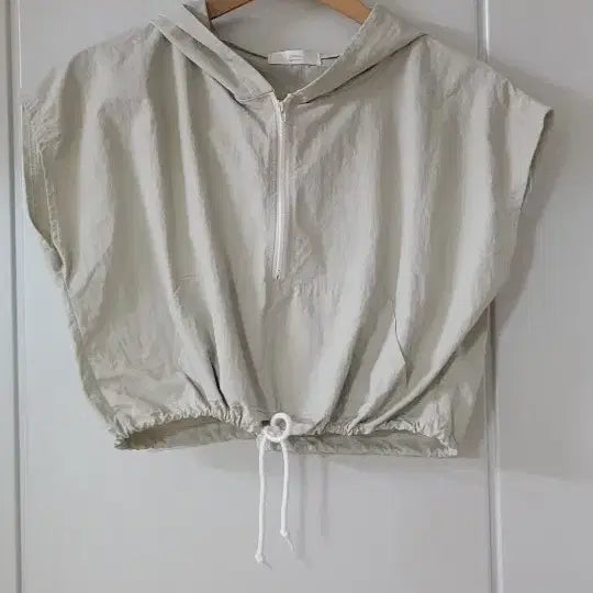 [BUNJANG] Cropped Hooded Short-Sleeve Zip-Up Vest / 크롭 후드 반팔 집업