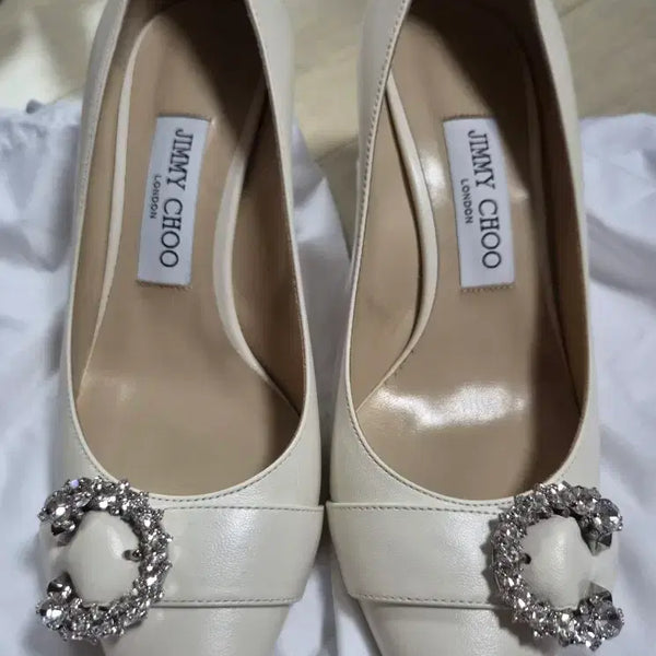 [BUNJANG] Jimmy Choo White Leather Pumps with Jewel Embellishment / 지미추 펌프스 화이트 여성 구두