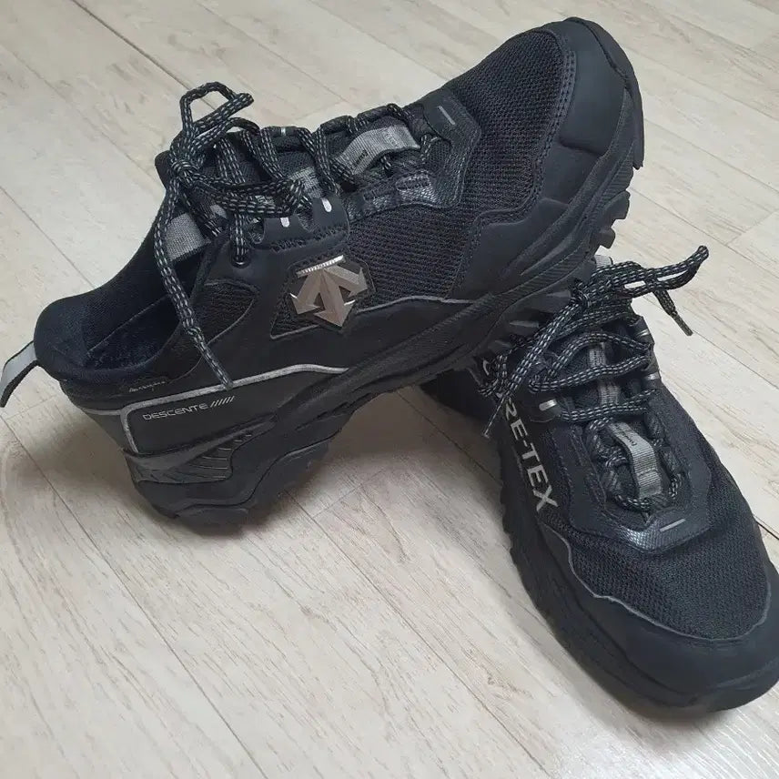 [BUNJANG] Descente Gore-Tex Sneakers / 265 데상트 고어텍스 운동화 워킹화 트레킹화 265사이즈 완전좋아요