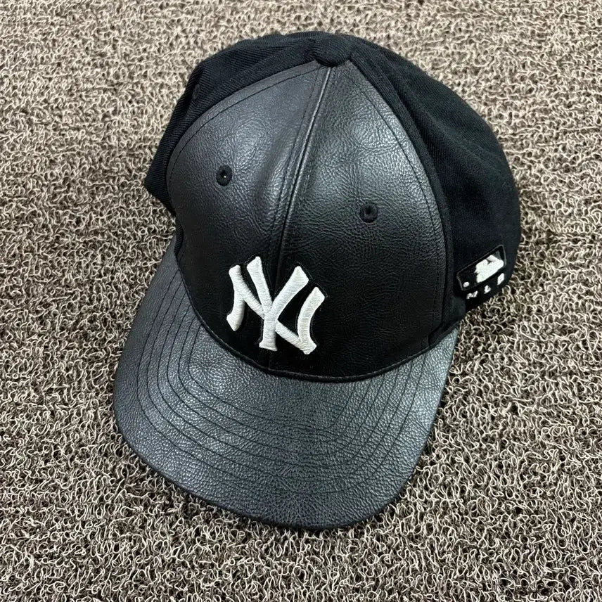 [BUNJANG] MLB New York Yankees Leather Ball Cap OS / MLB 뉴욕양키스 레더 볼캡