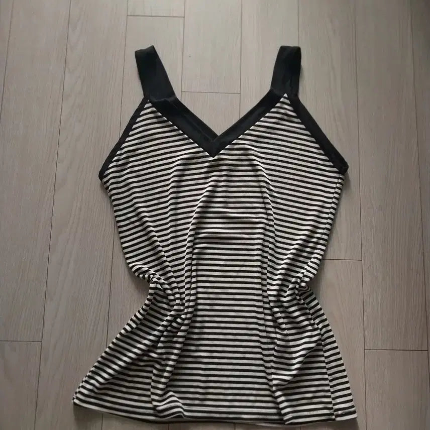 [BUNJANG] Stripe Spaghetti Strap Tank Top (Free Size) / 스트라이프  끈나시 (F)